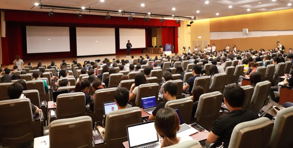 Speaking on micro-interactions at the FEDC conference in Taiwan.